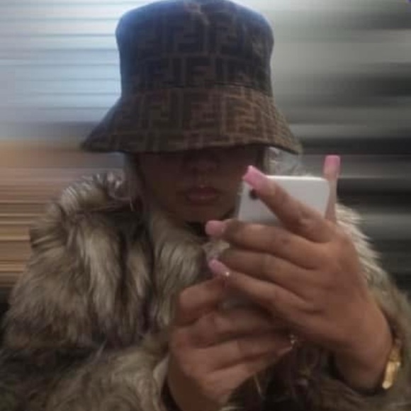 Meet your Posher, Jennifer - Picture 7 of 16